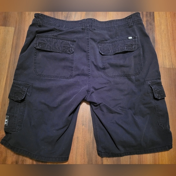 Ecko Unltd black cargo shorts - Picture 2 of 4